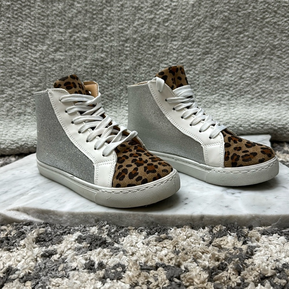 Olivia Miller Girl’s Silver Glitter-Leopard High top Sneakers - IS Sz. 2Y
